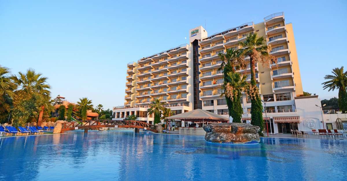 Een foto van het zwembad bij Palmin Hotel
