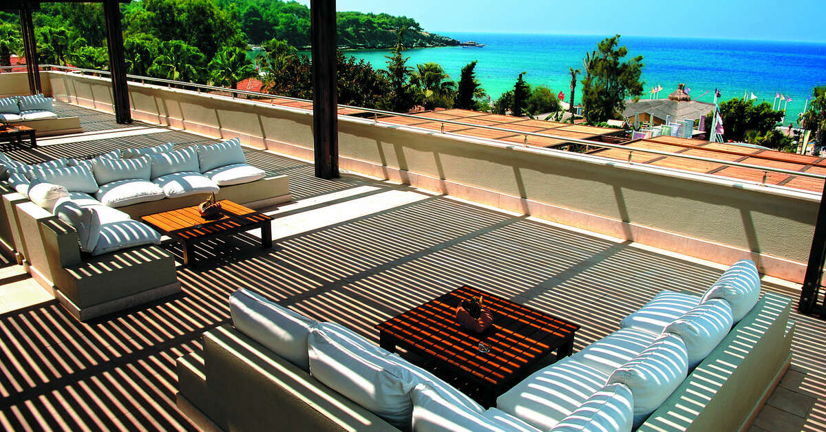 Ein Foto von der Terrasse im Sealife Buket Beach Hotel	