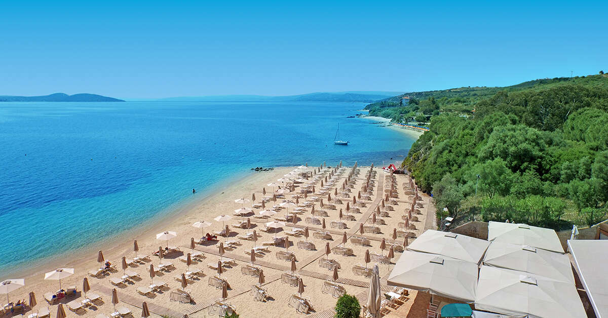 Een foto van het strand bij Aristoteles Holiday Resort & Spa