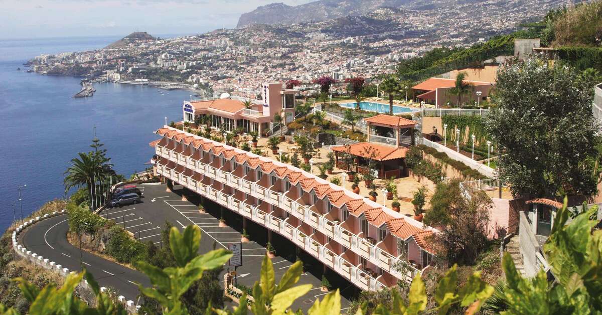 Ein Foto von der Außenansicht des Ocean Gardens Hotel