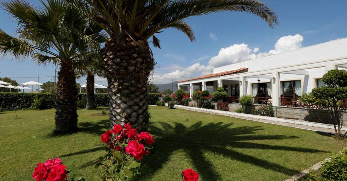 Ein Foto von der Außenansicht des Hotel Kalloni Bay