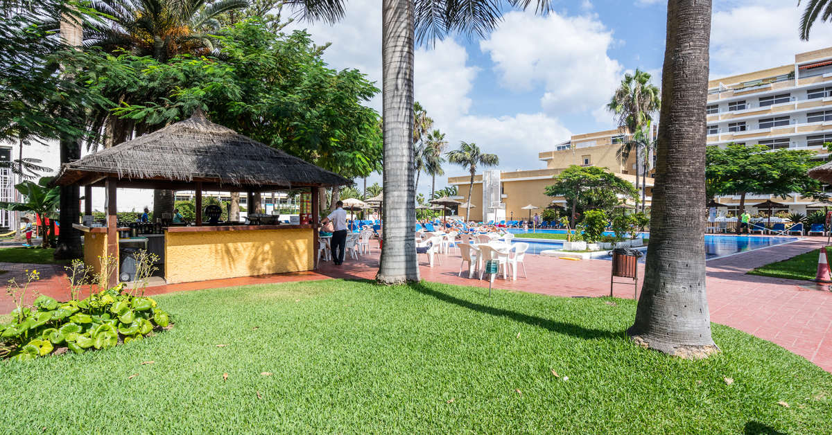 Ein Foto von der Terrasse im Blue Sea Hotel Puerto Resort