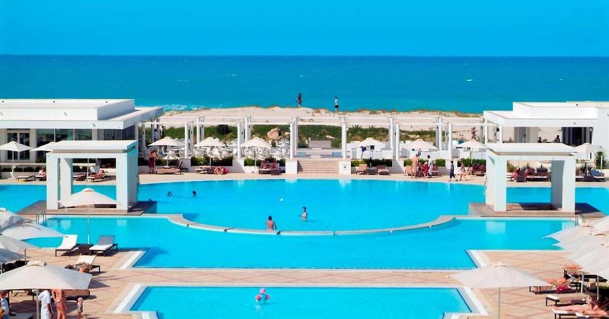 Een foto van het zwembad bij Radisson Blu Resort & Thalasso