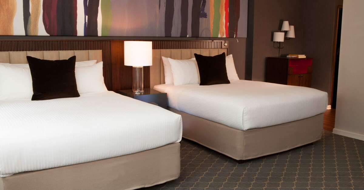 Ein Foto Fifty Hotel & Suites by Affinia