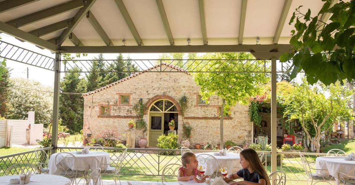 Een foto van het terras bij Petrino Eco Village