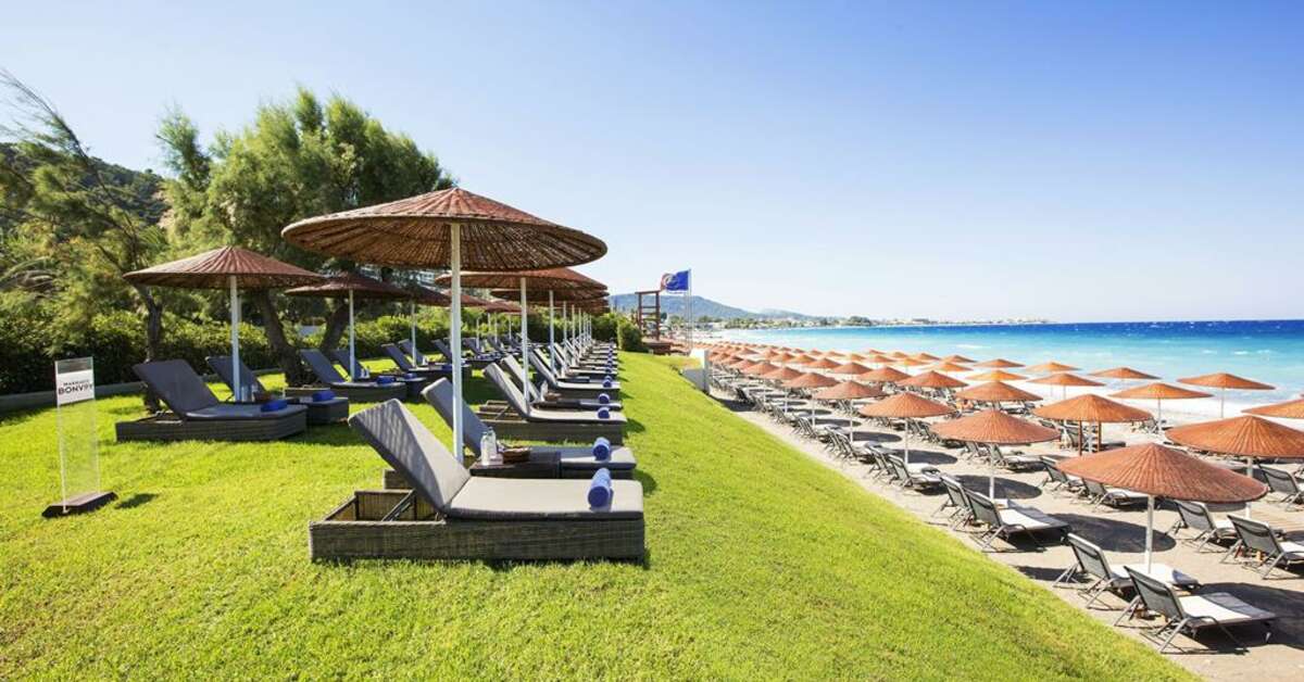 Een foto van het strand bij Sheraton Rhodes Resort
