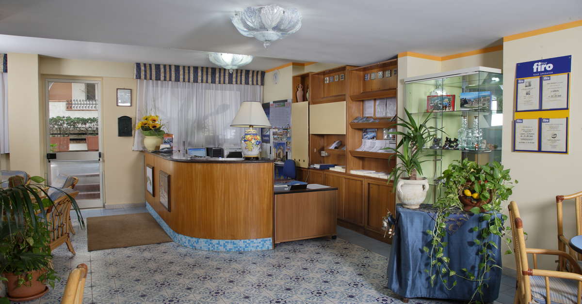 Ein Foto vom Innenbereich im Hotel Baia degli Dei