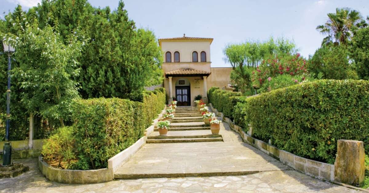 Een foto van de buitenkant van Aumallia Hotel & Spa