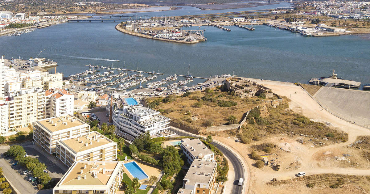 Een foto van de buitenkant van Jupiter Marina Hotel