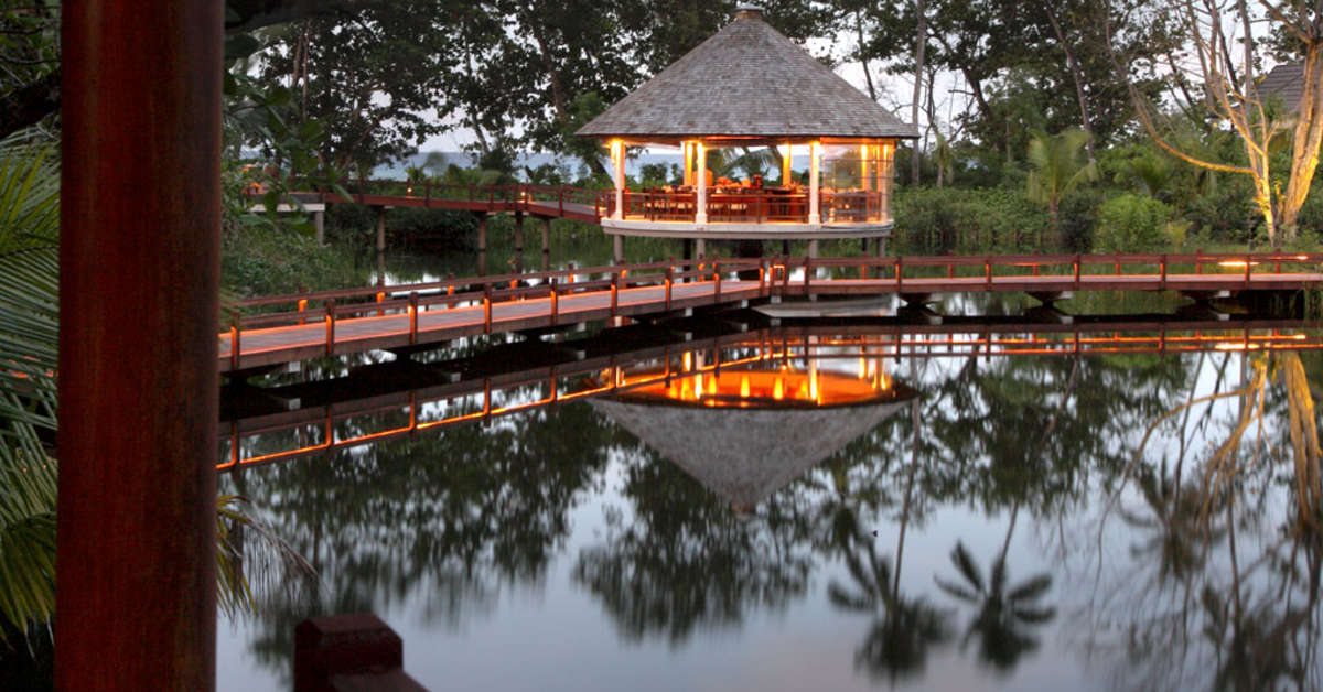 Een foto van het zwembad bij Hilton Seychelles Labriz Resort & Spa
