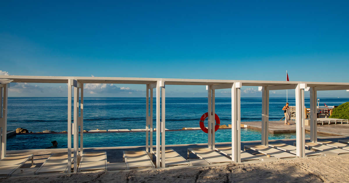 Een foto van het zwembad bij Papagayo Beach Hotel