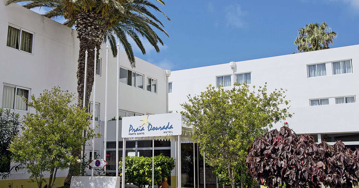 Ein Foto von der Außenansicht des Praia Dourada Hotel
