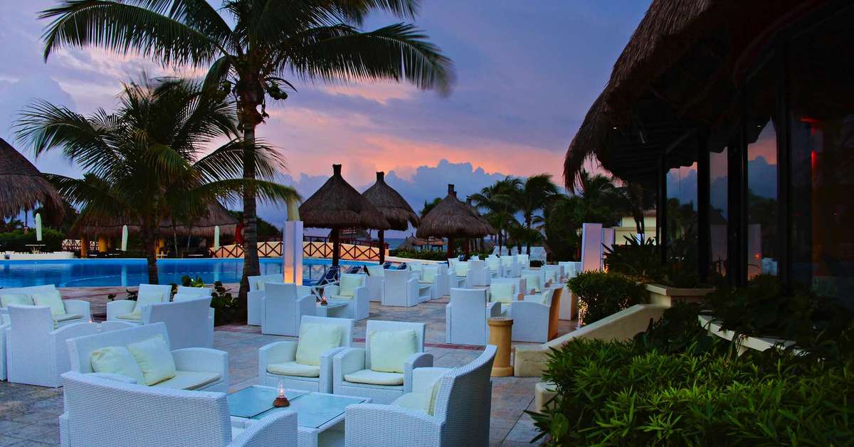 Een foto van het terras bij Grand Bahia Principe Tulum