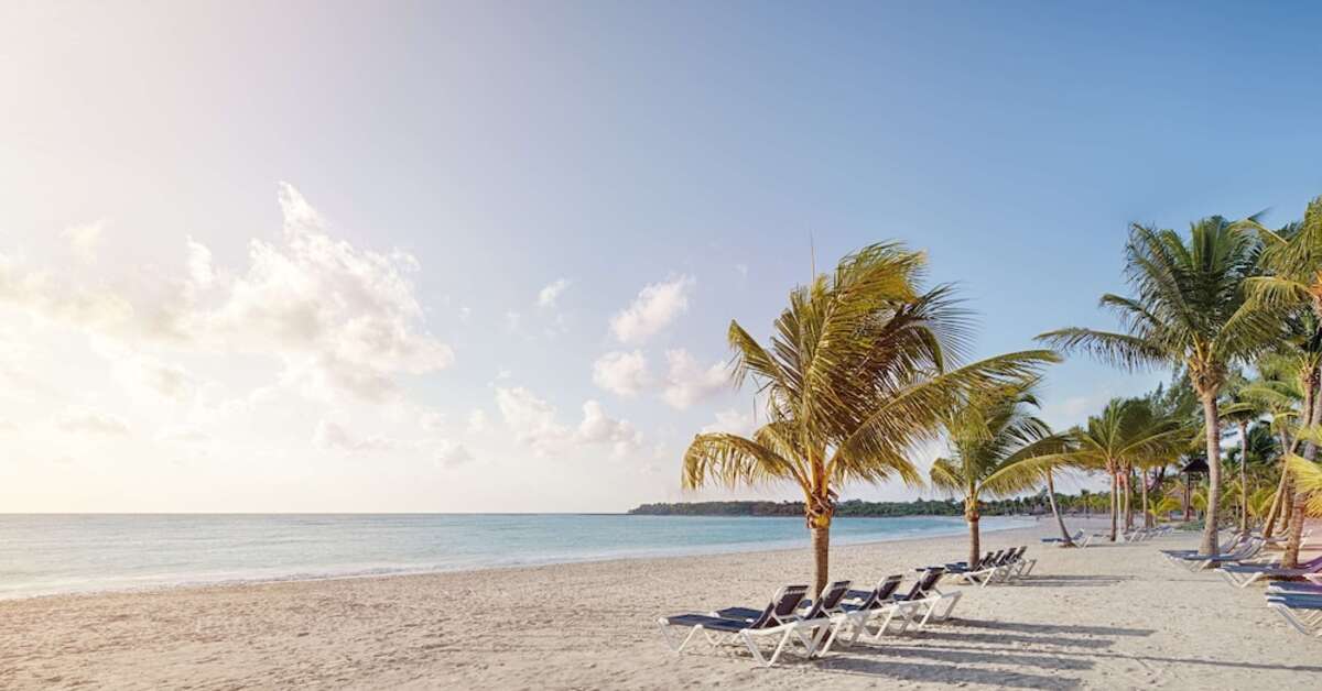 Een foto van het strand bij Barcelo Maya Grand Resort