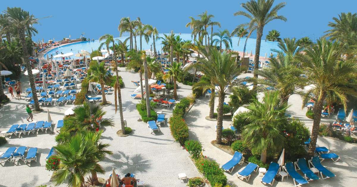 Een foto van het zwembad bij Playacalida Hotel