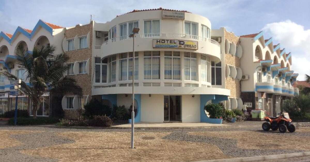 Ein Foto von der Außenansicht des Hotel Pontao