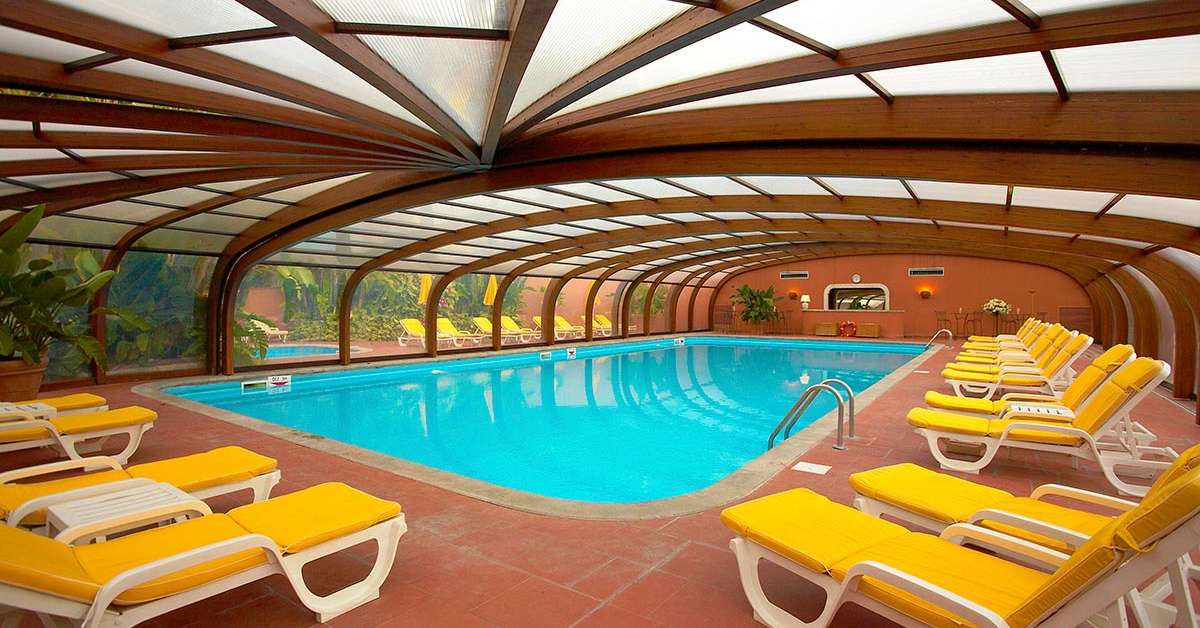 Ein Foto vom Pool im Caparena Hotel & Wellness Club
