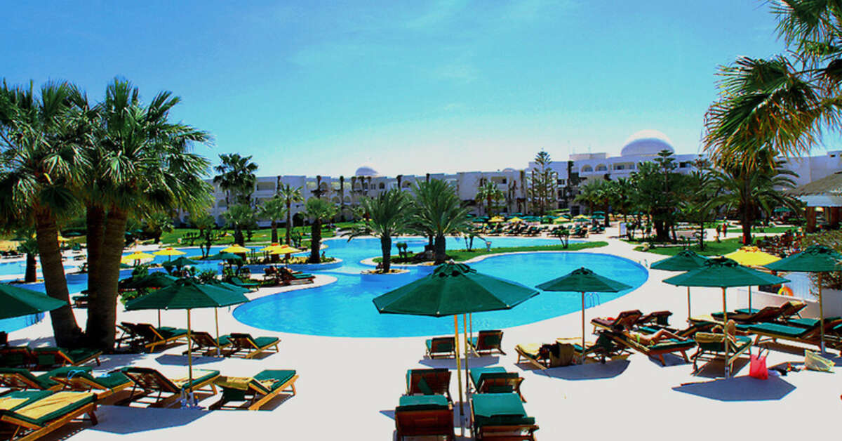 Een foto van het zwembad bij Djerba Plaza Thalasso & Spa