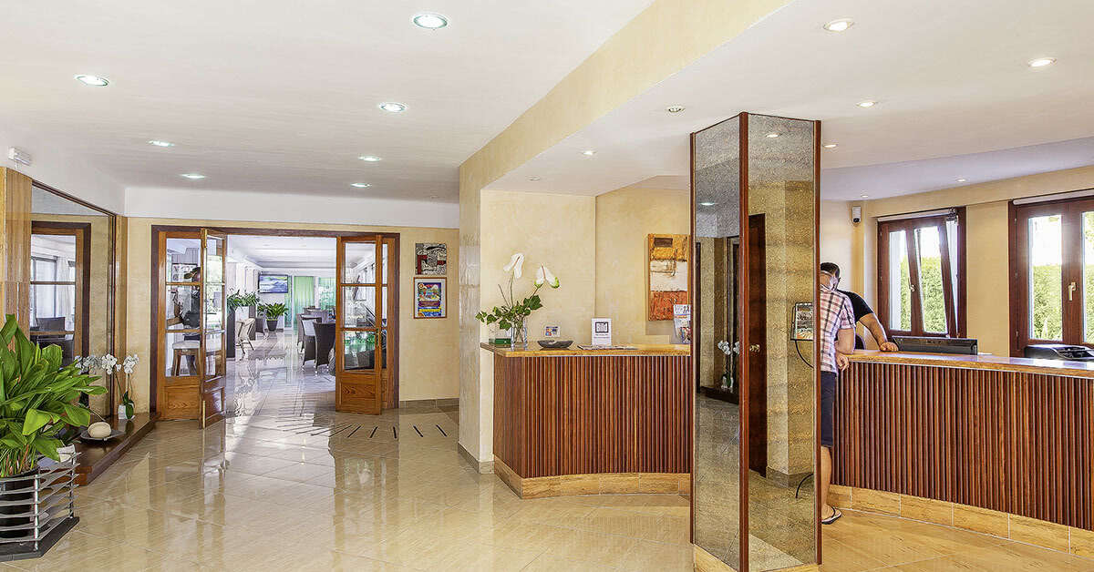 Een foto van het interieur van Hotel Bella Mar