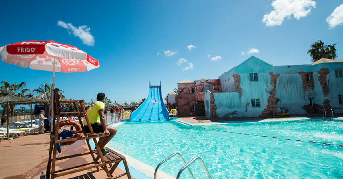 Een foto van het zwembad bij HL Aparthotel Paradise Island