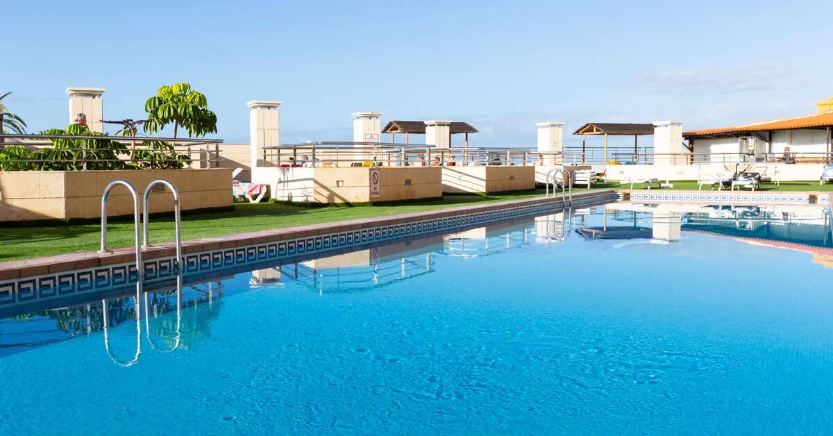 Een foto van het zwembad bij Hotel Villa de Adeje Beach