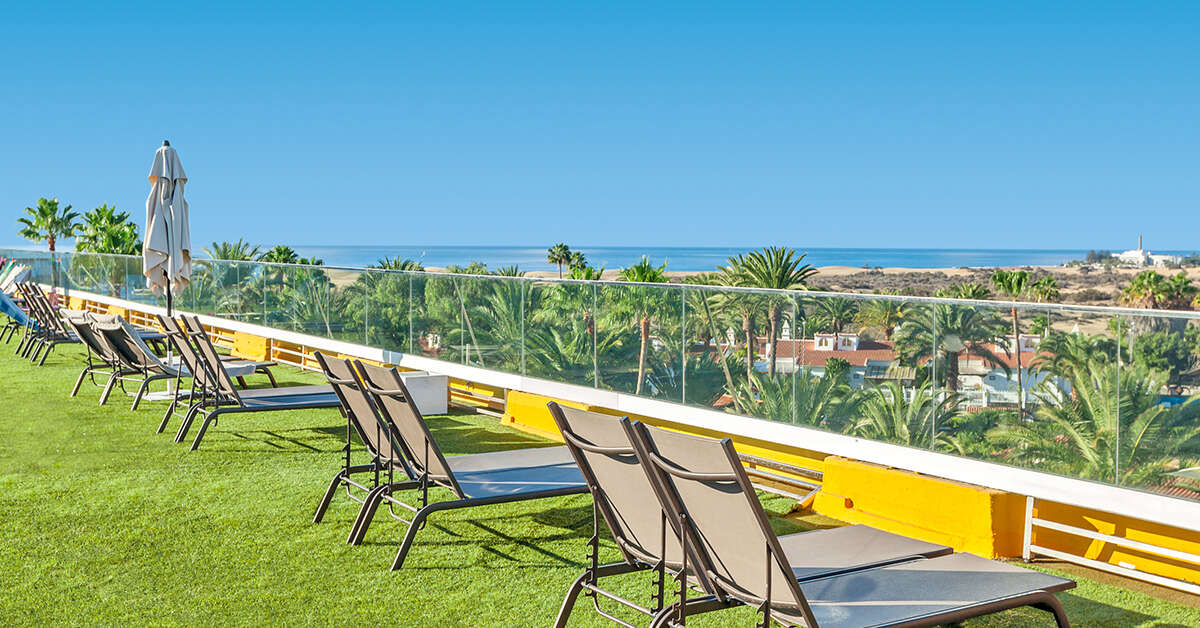 Een foto van het terras bij Abora Catarina by Lopesan Hotels