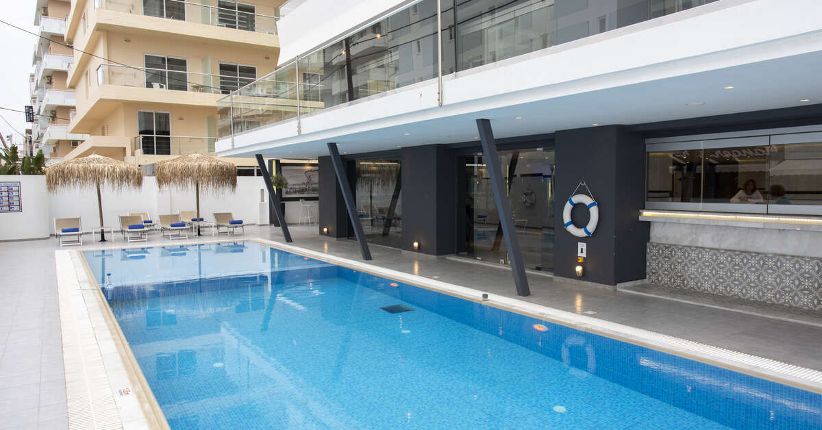 Ein Foto vom Pool im Mercure Rhodes Alexia Hotel & Spa