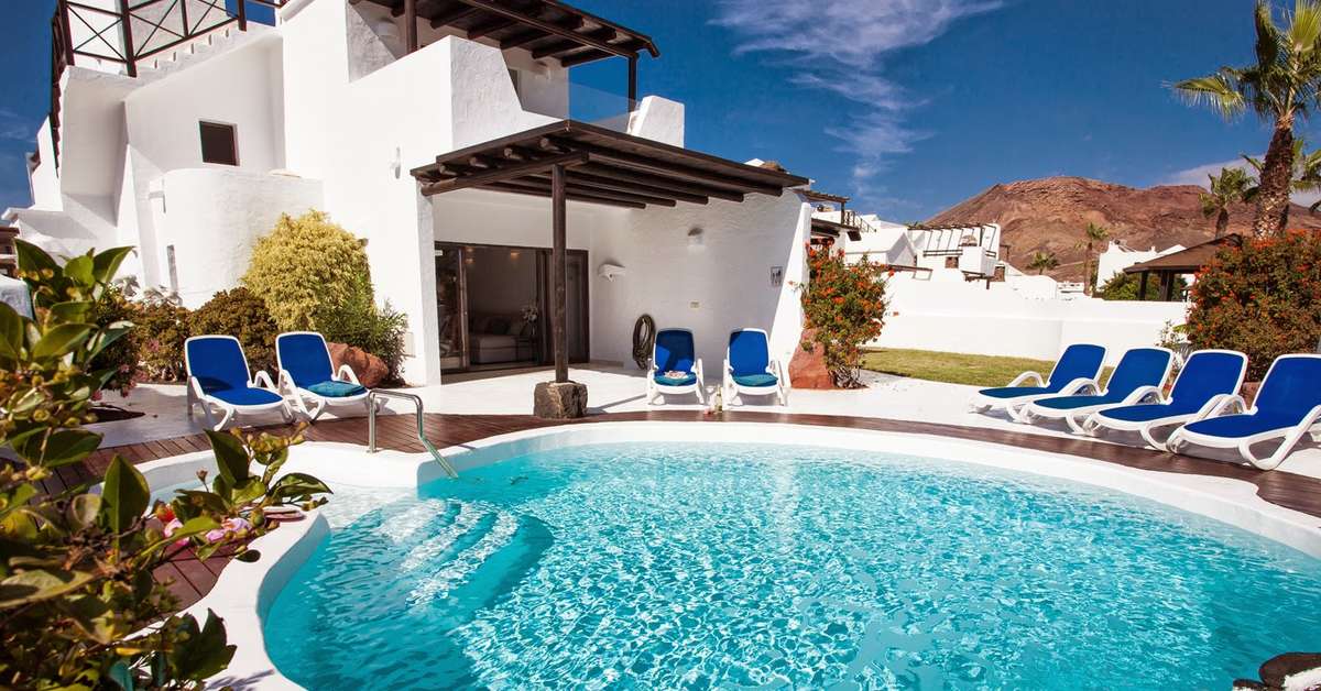 Een foto van het zwembad bij Kamezi Boutique Villas