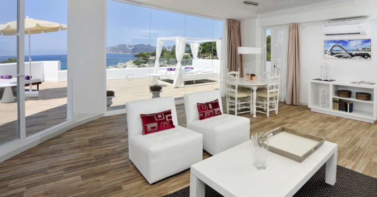 Ein Foto Fergus Style Cala Blanca Suites