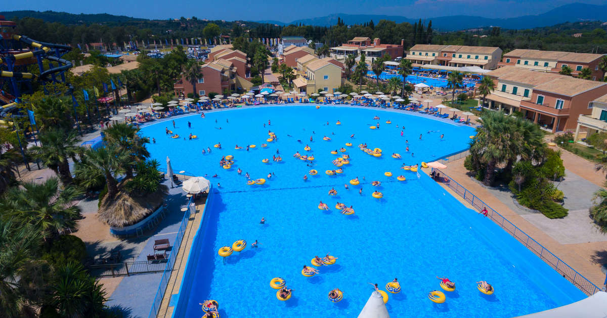 Een foto van het zwembad bij Aqualand Resort