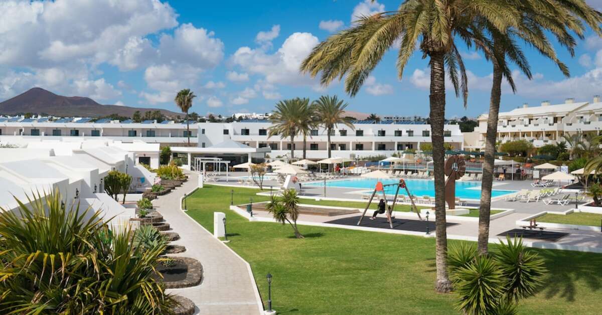 Een foto van het zwembad bij Aparthotel Santa Rosa