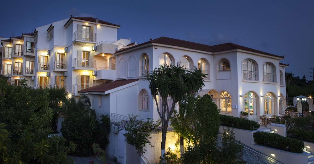 Een foto van de buitenkant van Princess Hotel