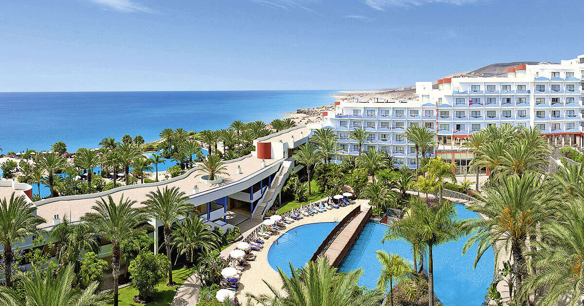 Een foto van het zwembad bij R2 Pajara Beach Hotel & Spa Wellness