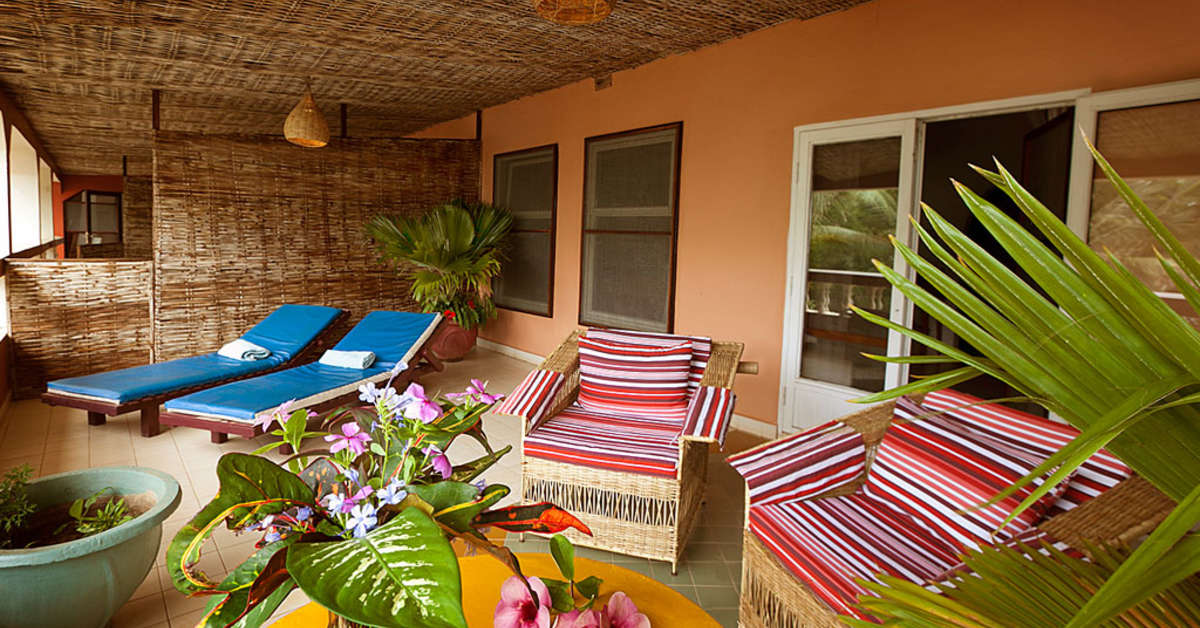 Een foto van het terras bij Ngala Lodge