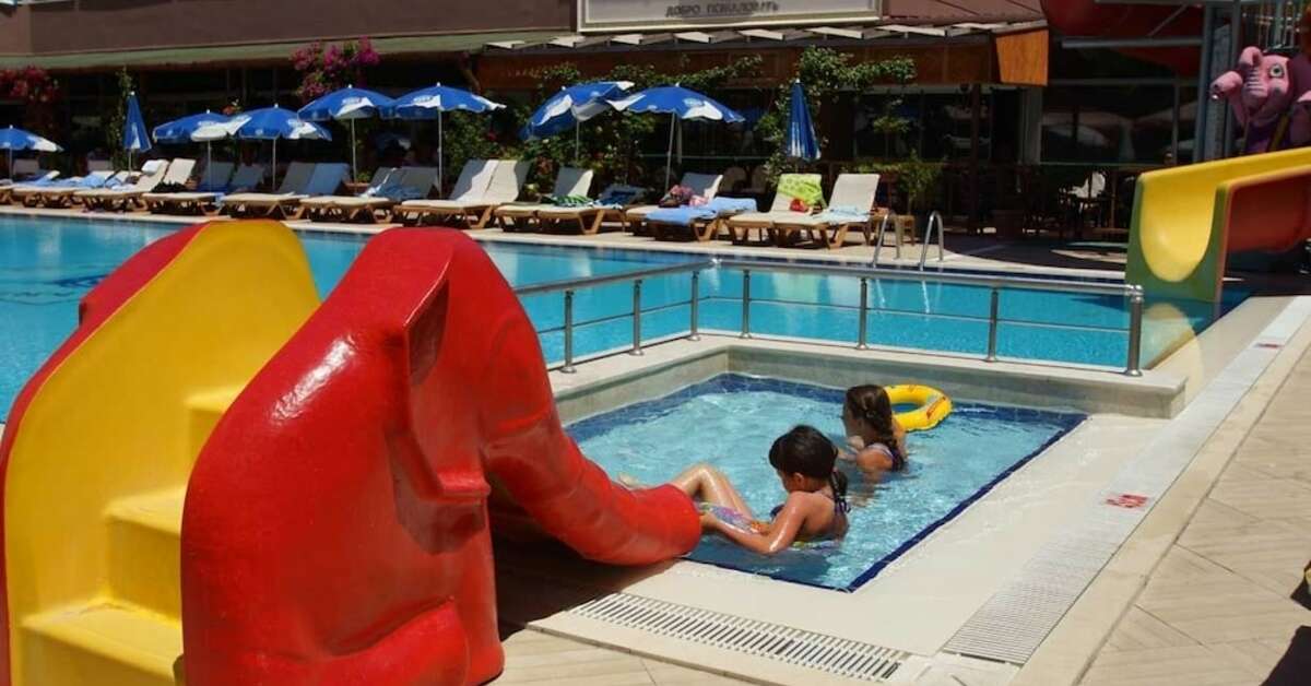 Een foto van het zwembad bij Grand Viking Hotel