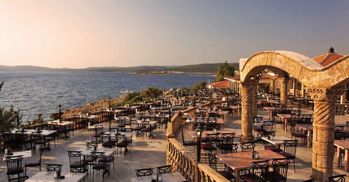 Een foto van het terras bij Club Resort Atlantis