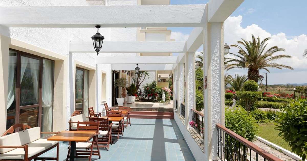 Ein Foto von der Terrasse im Hotel Kalloni Bay