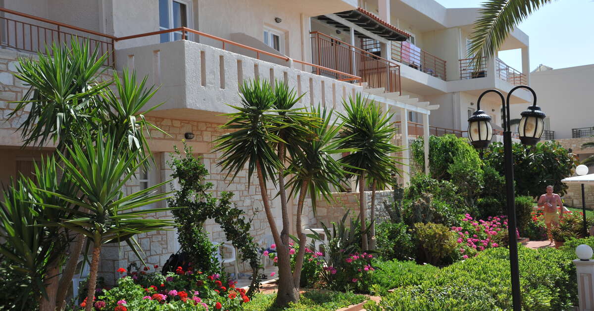 Een foto van de buitenkant van Hotel Cretan Garden