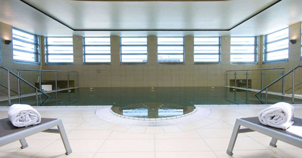 Een foto van het zwembad bij Eurostars Grand Central
