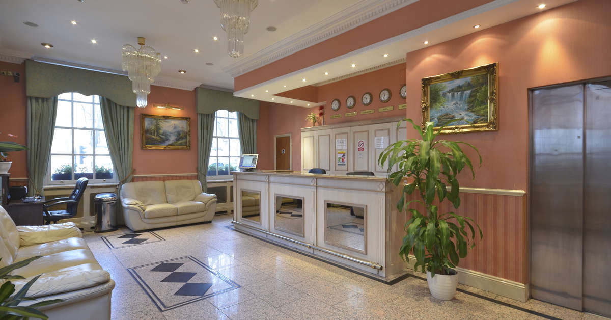 Een foto van het interieur van Hotel Seymour