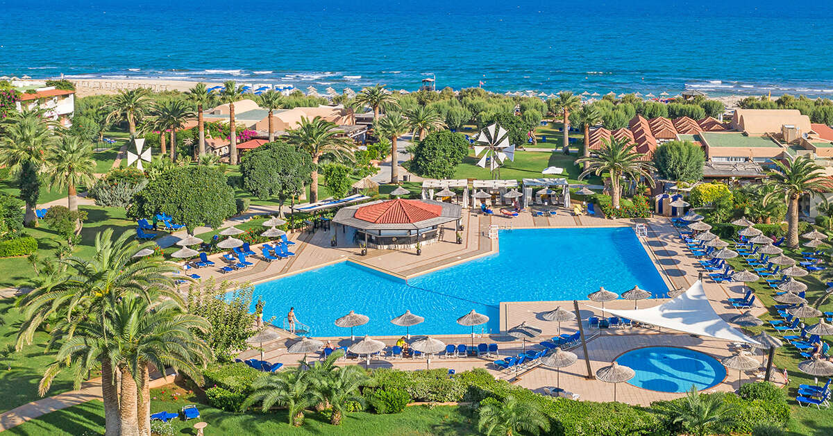 Een foto van het zwembad bij Anissa Beach & Village Hotel