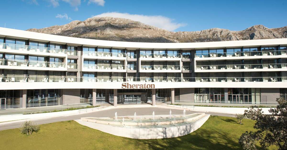 Een foto van de buitenkant van Sheraton Dubrovnik Riviera Hotel