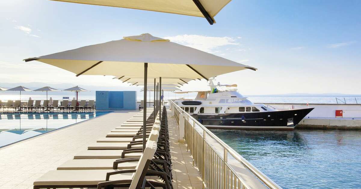 Een foto van het zwembad bij Hotel Admiral