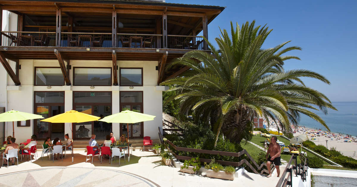 Een foto van het terras bij Hotel Do Mar
