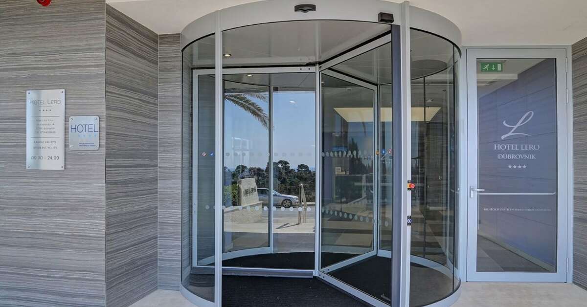 Een foto van de buitenkant van Hotel Lero