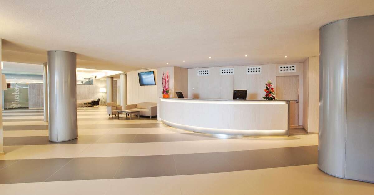 Een foto van het interieur van Be Live Marivent