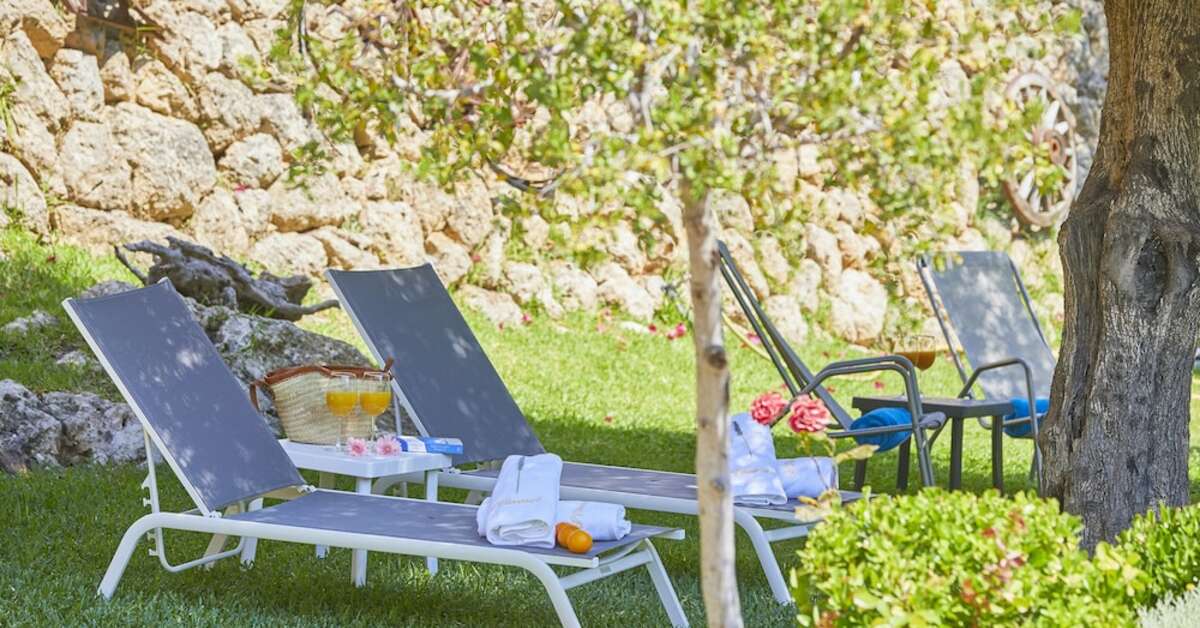 Een foto van het terras bij S'Olivaret Hotel Rural