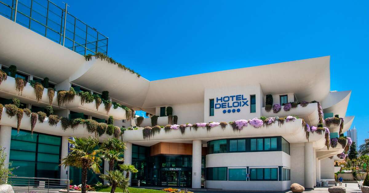 Een foto van de buitenkant van Hotel Deloix Aqua Center