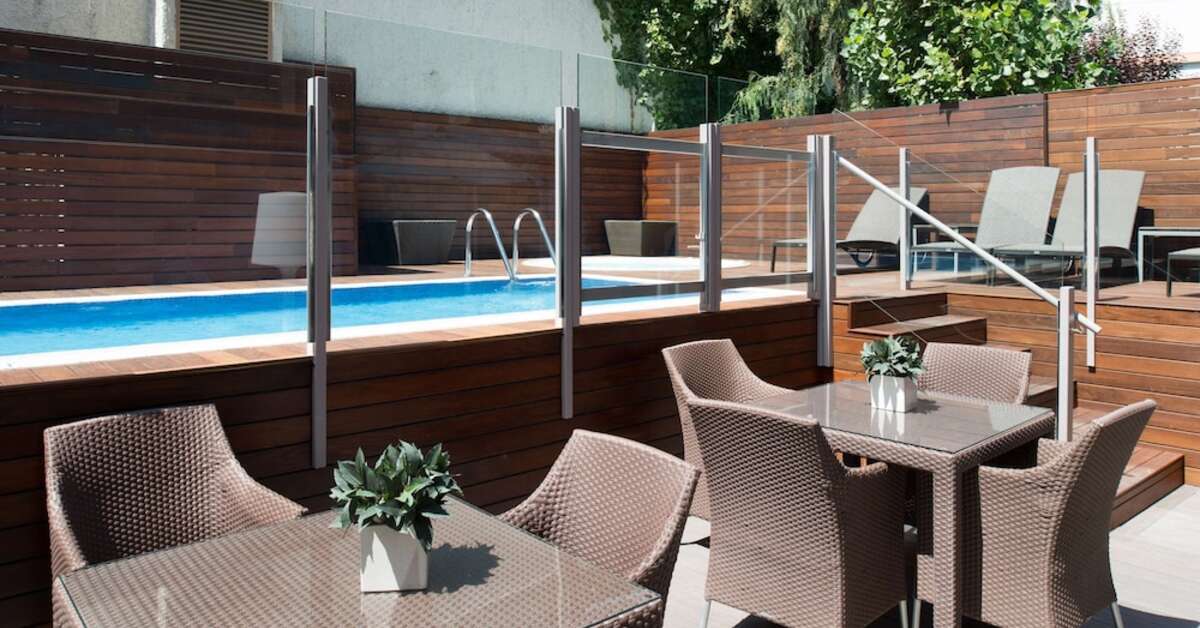 Ein Foto vom Pool im Catalonia Mikado