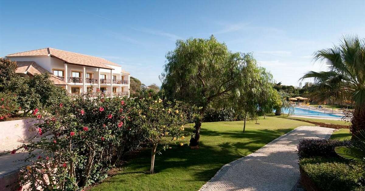 Een foto van de buitenkant van Luzmar Villas